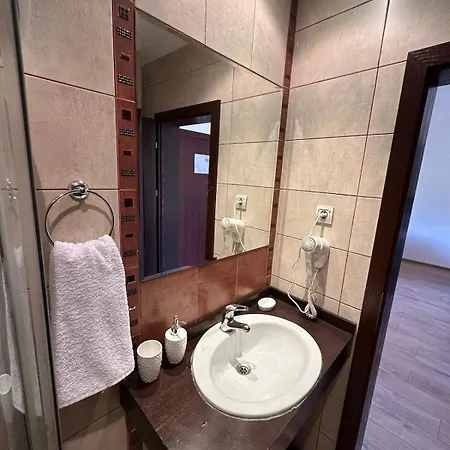 Floor And Mountain Views Разлог