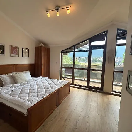 Floor And Mountain Views Daire *