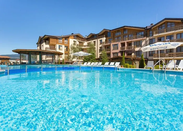 Floor And Mountain Views رازلوغ